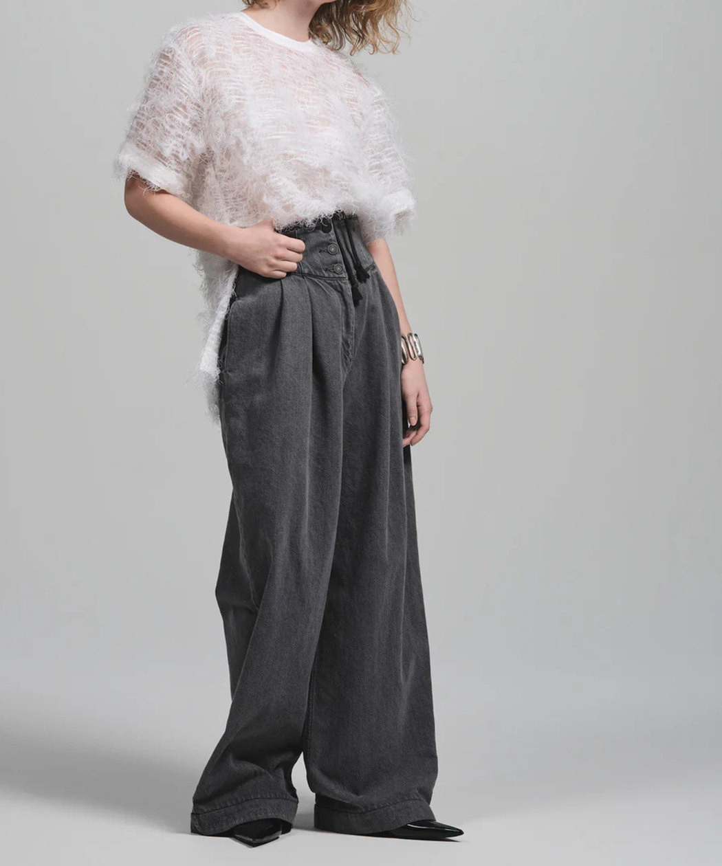 【予約/8月下旬発送予定】Swan crew neck top